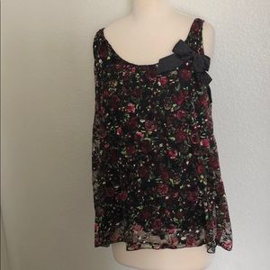 Rose pattern lace lined with black tan top